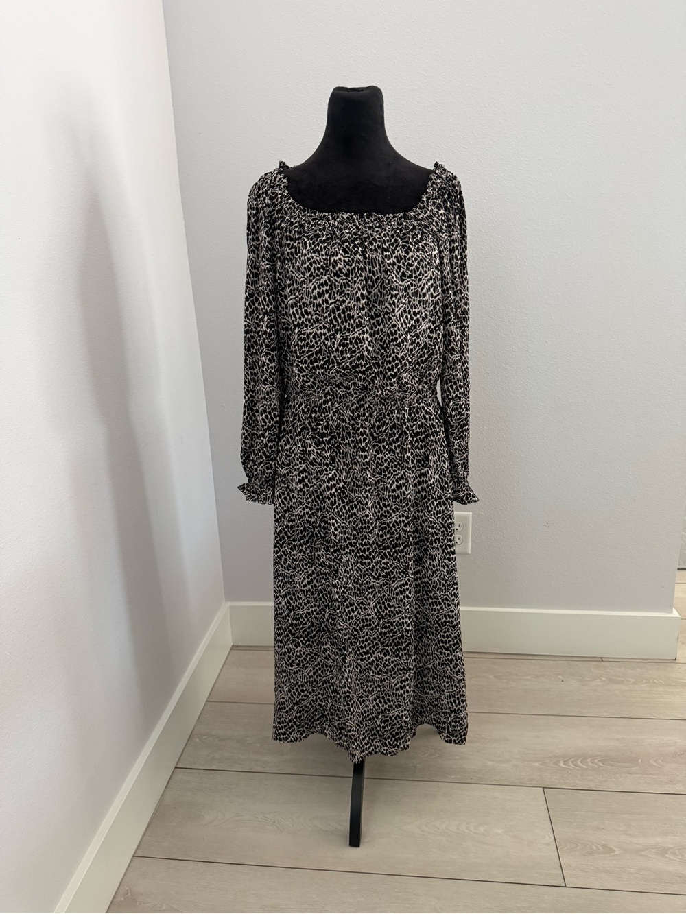 Black & White Long Sleeve Smocked Waist Dress#B15